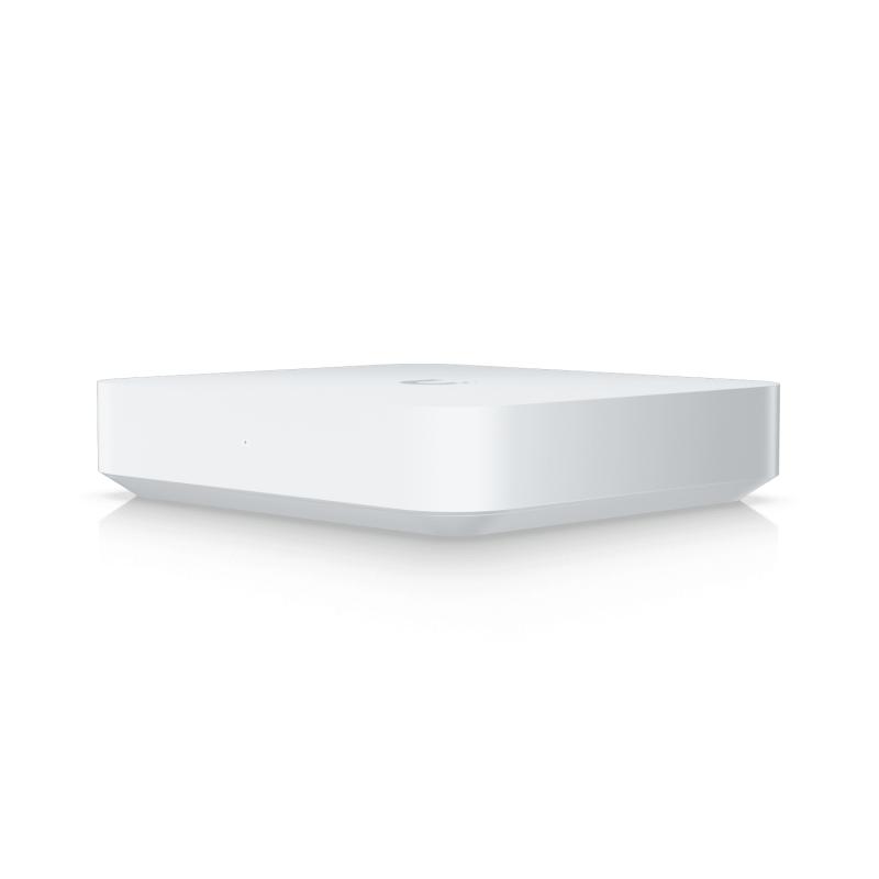 Маршрутизатор/ Multi-WAN, independent gateway featuring a 1.5GHz quad-core processor, 1x 2.5Gbps WAN and 4x 2.5Gbps LAN ports, with one of the LAN ports remappable to WAN, UXG-Max