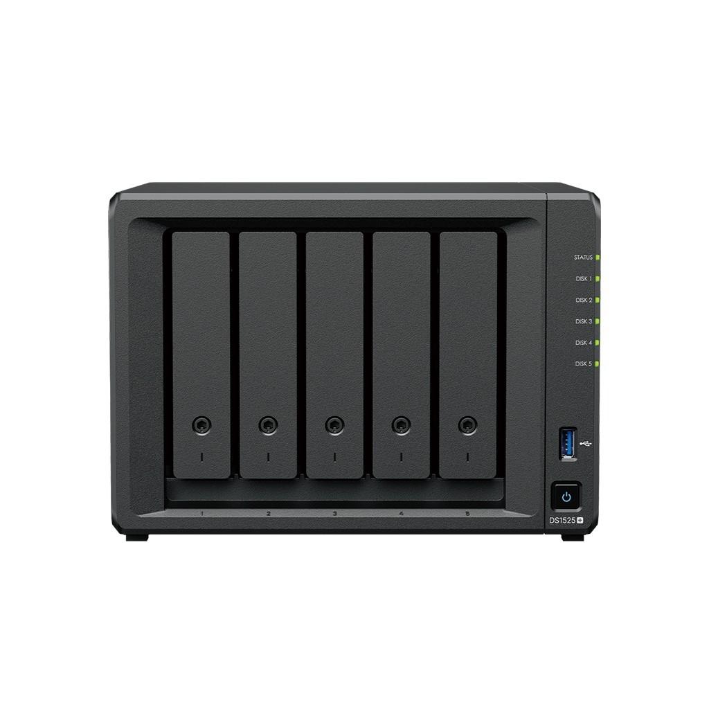 Synology DS1525+  СХД AMD V1500B (Quad-Core, 8 Threads) 2.2 GHz 8GB DDR4 ECC 5 x 3.5”/2.5” SATA HDD/SSD 2 x M.2 NVMe (for SSD cache, no storage pool support) 2 x 2.5GbE RJ-45 вилка UK/HK 3-pin