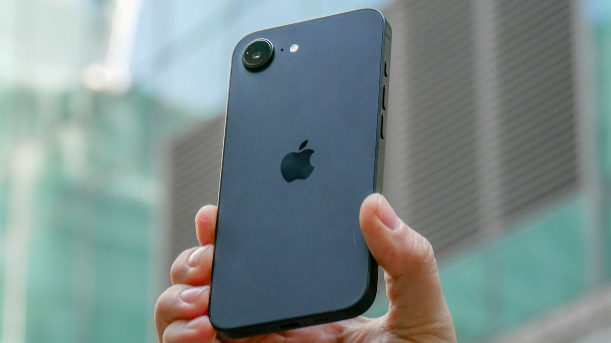 iPhone 16e